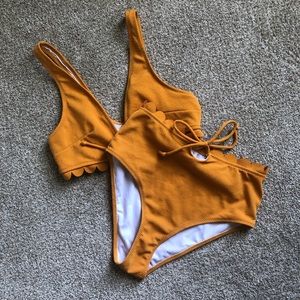 CUPSHE Bright Yellow Tie-Front Scalloped Bikini